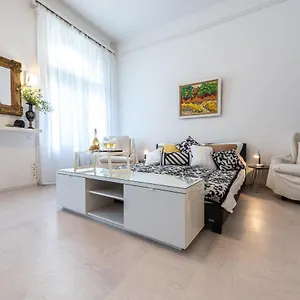  Apartment Vintage Elegance Mostcentralapt !vaci Street!